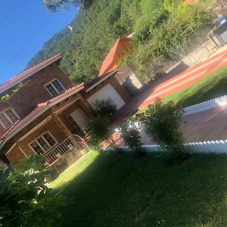 En El Corazon De La Sierra De Gredos, Pinar De La Atalaya-tiemblo *