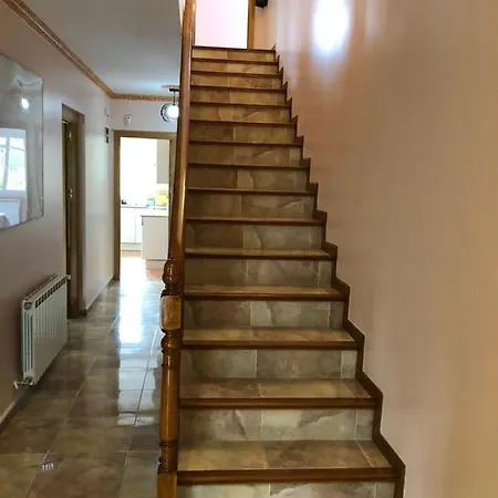 En El Corazon De La Sierra De Gredos, Pinar De La Atalaya-tiemblo Эль-Тьембло