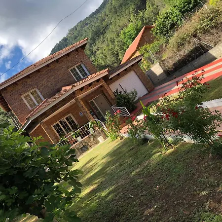 En El Corazon De La Sierra De Gredos, Pinar De La Atalaya-tiemblo * El Tiemblo