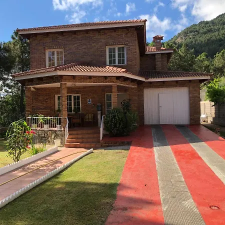 Holiday home En El Corazon De La Sierra De Gredos, Pinar De La Atalaya-tiemblo El Tiemblo