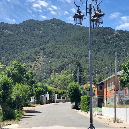 En El Corazon De La Sierra De Gredos, Pinar De La Atalaya-tiemblo * El Tiemblo
