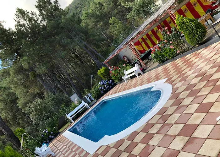 En El Corazon De La Sierra De Gredos, Pinar De La Atalaya-tiemblo * El Tiemblo