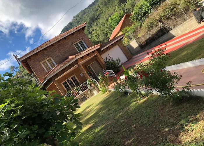 En El Corazon De La Sierra De Gredos, Pinar De La Atalaya-tiemblo * El Tiemblo