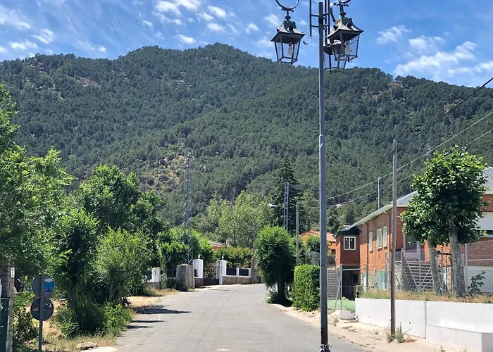 En El Corazon De La Sierra De Gredos, Pinar De La Atalaya-tiemblo * El Tiemblo