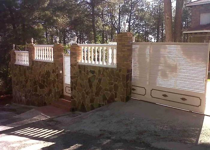 En El Corazon De La Sierra De Gredos, Pinar De La Atalaya-tiemblo * El Tiemblo